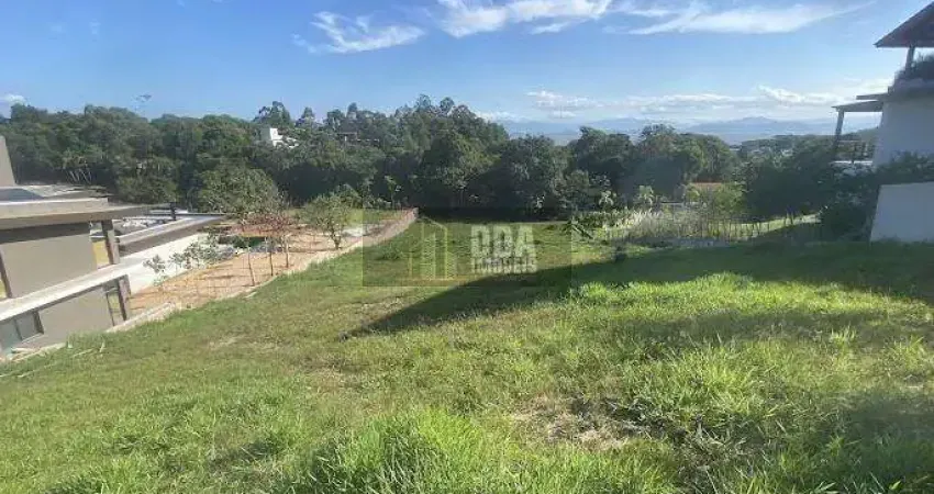 Lindo e único terreno em condomínio fechado, cacupé, 2500 m2.