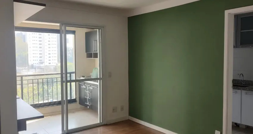 Andar alto, 03 dorms, 2 banheiro (1 suite), vaga coberta e solta.