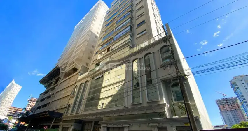 Apartamento com 3 quartos à venda na Rua 323, 38, Meia Praia, Itapema