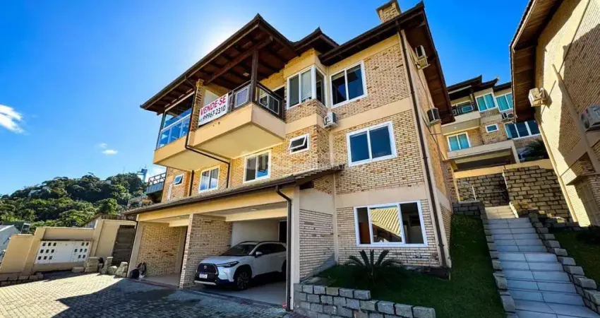 Casa com 3 quartos à venda na Rua 109, 70, Canto da Praia, Itapema