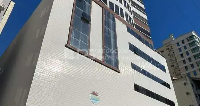 Apartamento mobiliado com excelente localização, meia praia, itapema - sc