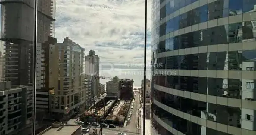 Apartamento com 03 suítes próximo ao mar, meia praia, itapema - sc