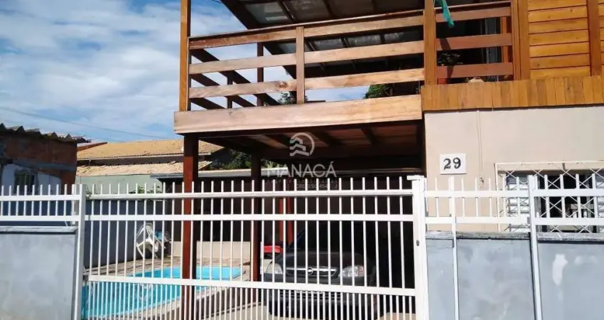 Sobrado com 5 quartos sendo 3 suítes e com piscina para venda em barra velha - sc