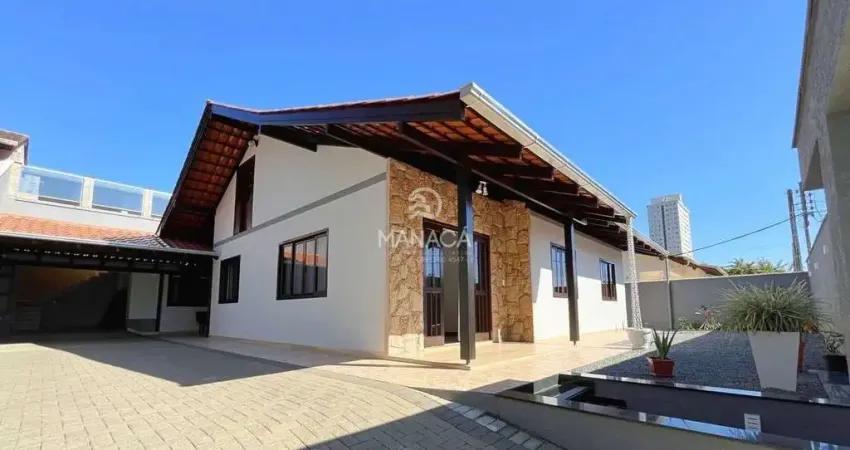 Casa à venda, com 4 quartos, 4 banheiros e com Piscina em Blumenau