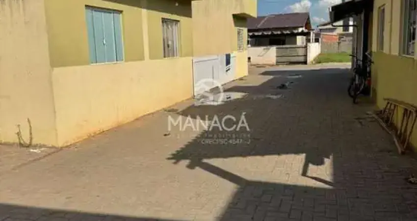 Casa proximo av. paraná no bairro vila nova com 02 quartos - locação