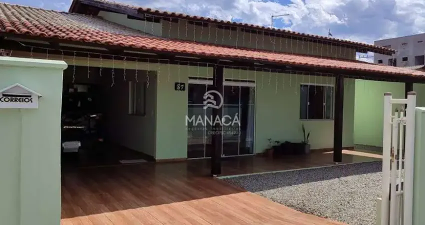 Casa 2 quartos 1 suíte, 600m da praia, garagem pra 2 carros no são cristóvão