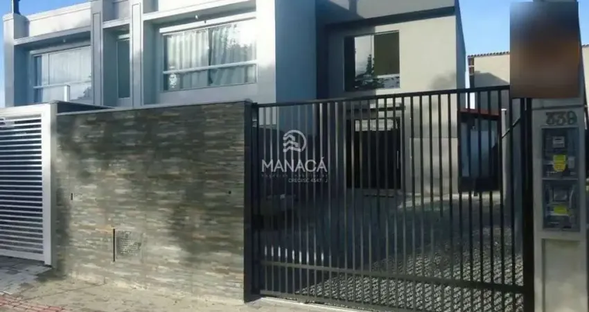 Sobrado com 3 quartos, 500m do mar – suíte master e terreno amplo