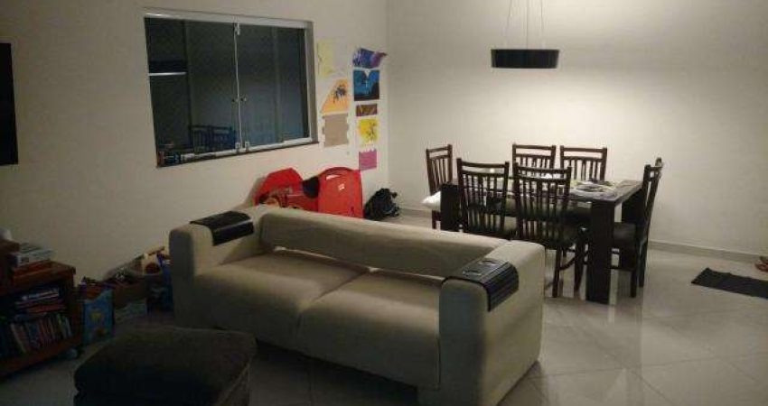 Casa com 3 dormitórios à venda, 160 m² por R$ 650.000 - Marapé - Santos/SP