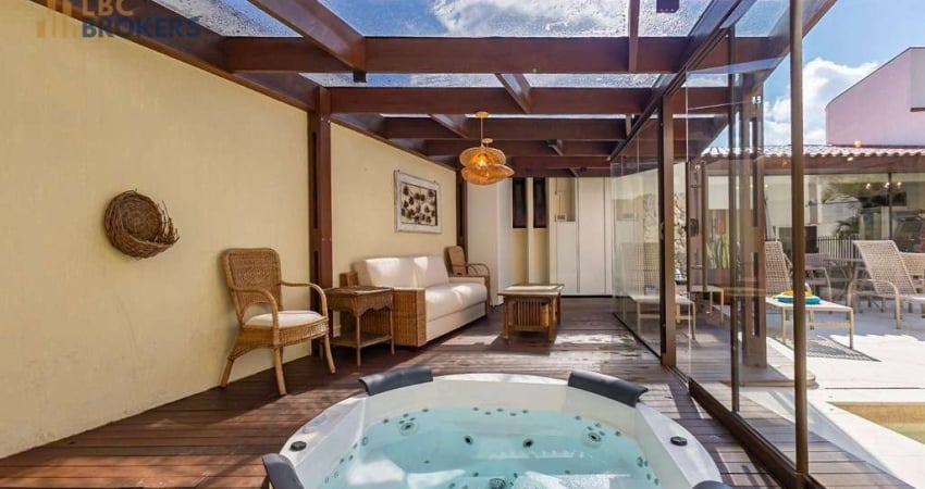 Casa Ampla no Ahú com Piscina Aquecida e Jacuzzi - 343m³ - 4 vagas - Amplo Espaço Gourmet