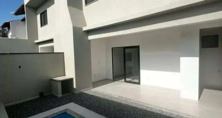 Sobrado com piscina, 3 dormitórios e à apenas 400m do mar - itacolomi - balneári