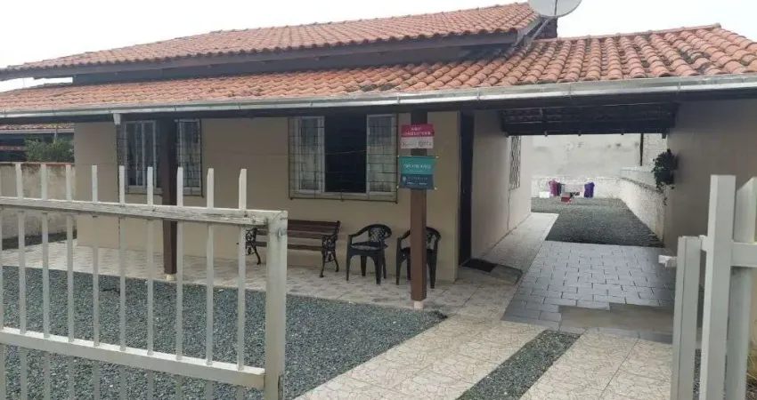 Casa com 03 dormitórios !! Centro de Balneário Piçarras SC!!