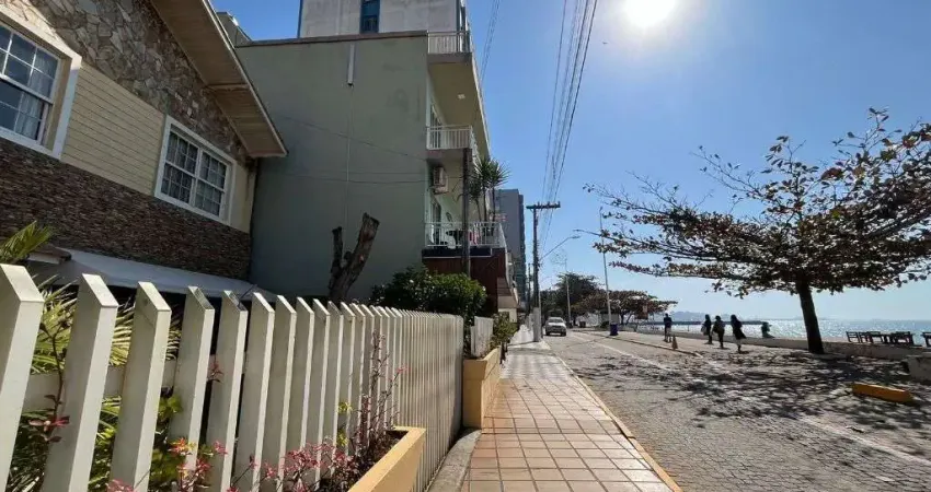Casa beira mar, com 6 dormitórios, à venda, 248 m² por R$ 2.950.000 - Centro - B