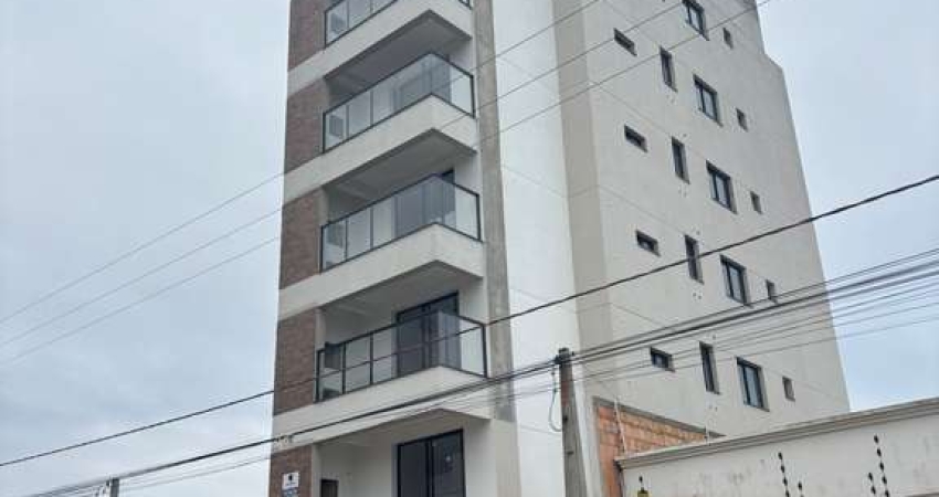 Apartamento, 450 metros do mar, 1º andar, 3 dormitórios, sendo 1 suíte e 2 demi