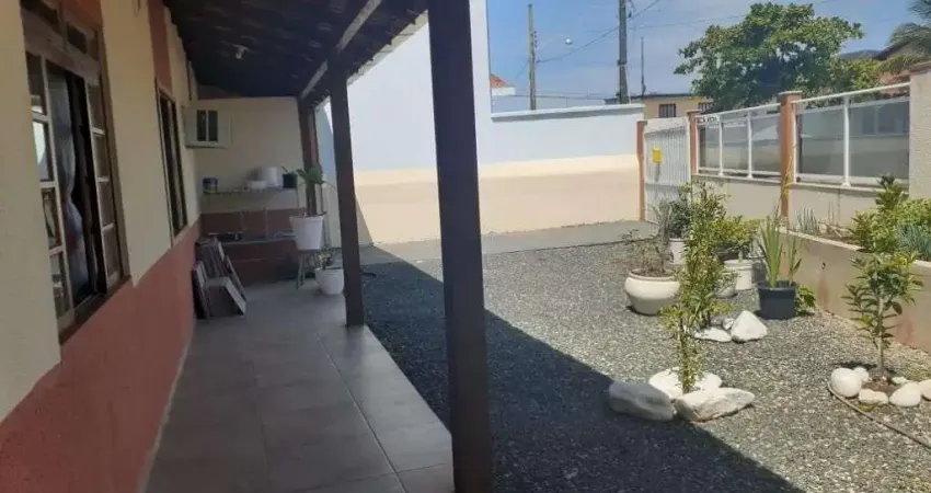 Casa com 3 dormitórios à venda, 150 m² por R$ 690.000,00 - Centro - Barra Velha/