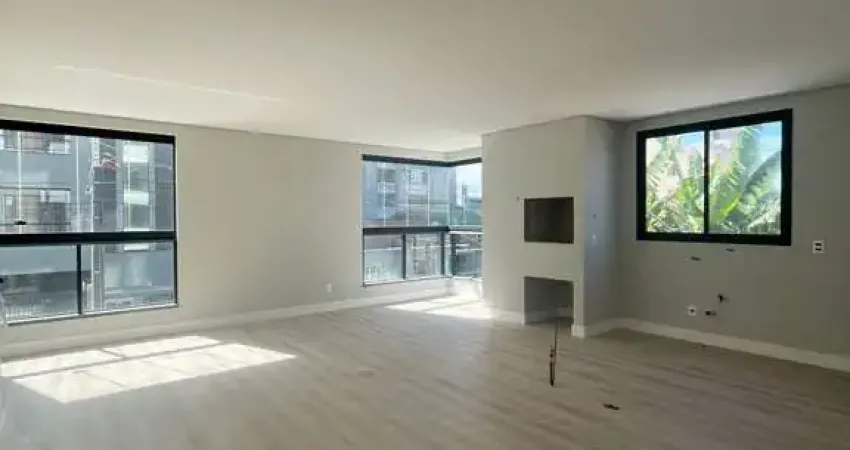 Apto com valor promocional! com 3 dormitórios e 2 vagas, à apenas 400m do mar, n