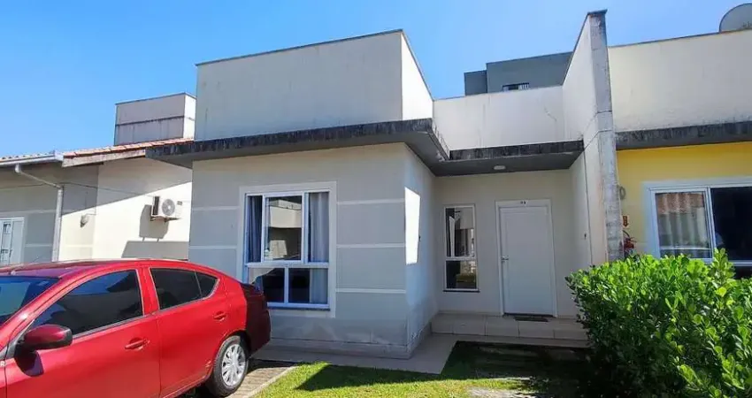 Casa em Condomínio Fechado Home Club, localizada a 500 metros da praia em Balneá