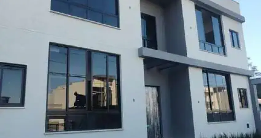 Apartamento com dois dormitórios, sendo um suíte por  R$384.000,00 em Bal. Piçar