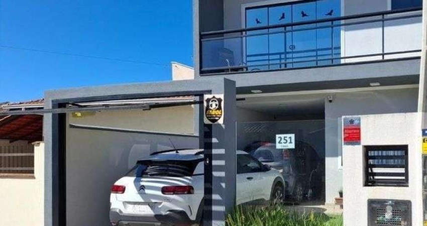Sobrado mobiliado, com 3 dormitórios e quintal aos fundos, à venda por R$750.000