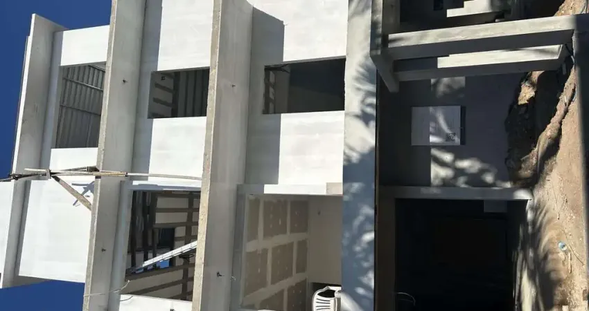 Apartamento 2 dormitórios, sendo 1 suíte a apenas 500m do mar em Bal. Piçarras -