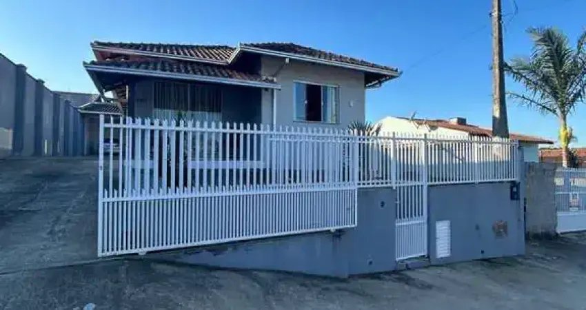 Casa sozinha no terreno com 3 dormitórios, sendo 1 suíte R$750,000, próximo a BR