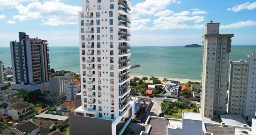 Apartamento com três dormitórios, à apenas 100m do mar, no centro de Balneário P