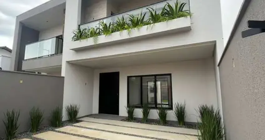 Sobrado com 03 dormitórios, área aos fundos, à apenas 400m do mar - Itacolomi, B