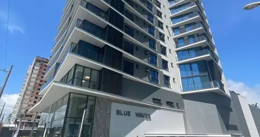 Apartamento pronto, com 3 suítes, à apenas 40m do mar, com parcelamento direto -