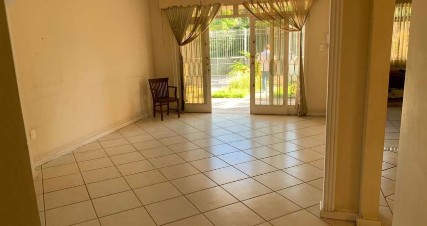 Casa com 3 quartos à venda no Jardim Amália, Volta Redonda 