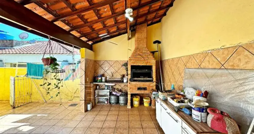 CASA ASSOBRADADA; 2 SUITES COM CLOSET; SANTA ROSÁLIA; SOROCABA; LESTE