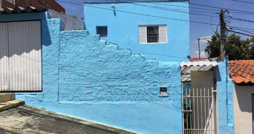 CASA ASSOBRADADA COM 6 QUARTOS SENDO 2 SUITES