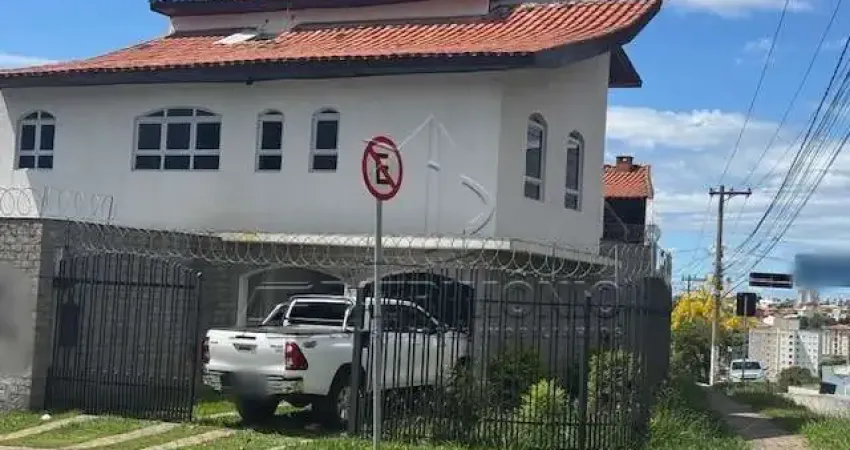 CASA ASSOBRADADA TRUJILLO COM 4 QUARTOS SENDO 1 SUITE