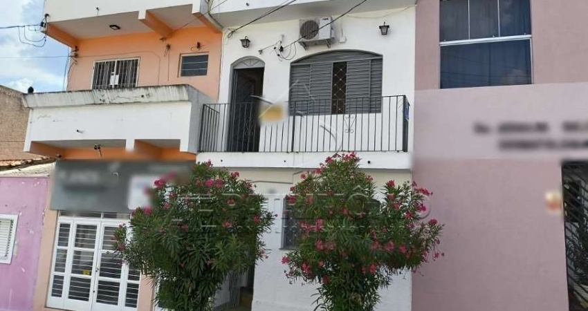 CASA ASSOBRADADA CENTRO 3 QUARTOS