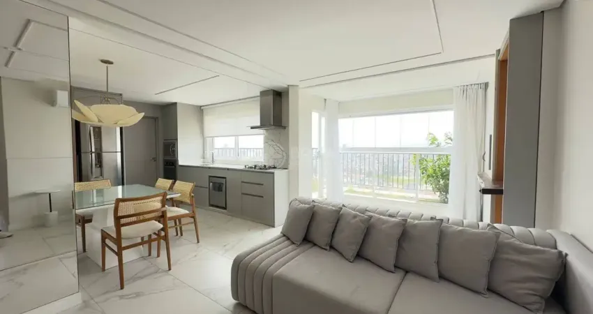 Apartamento mobiliado, equipado com vista exclusiva da cidade para locação anual