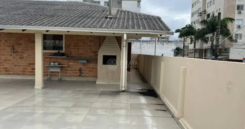 Casa com 3 quartos para alugar na Rua José Francisco Bernardes, Centro, Camboriú