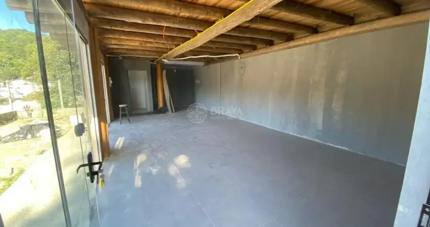 Sala comercial para locaçao na avenida osvaldo reis com area externa.