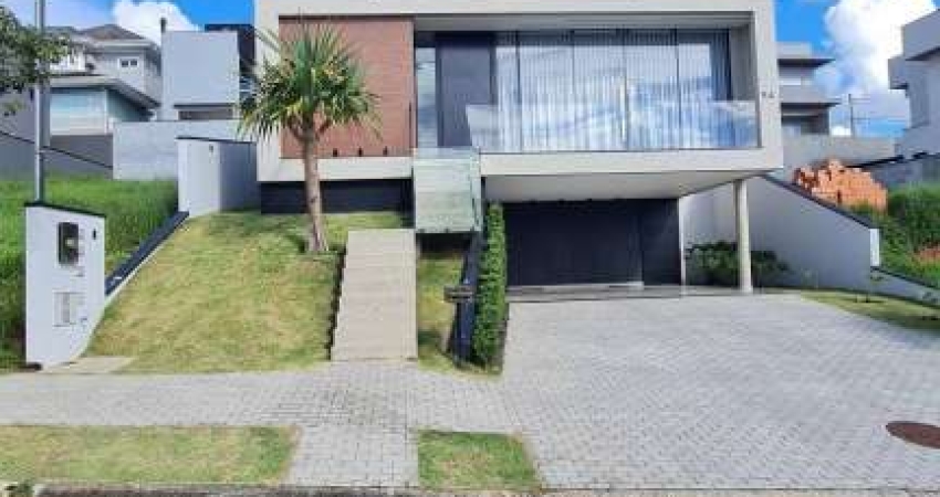 Linda Casa Mobiliada em Condomínio Alta Padrão com Sistema Club !