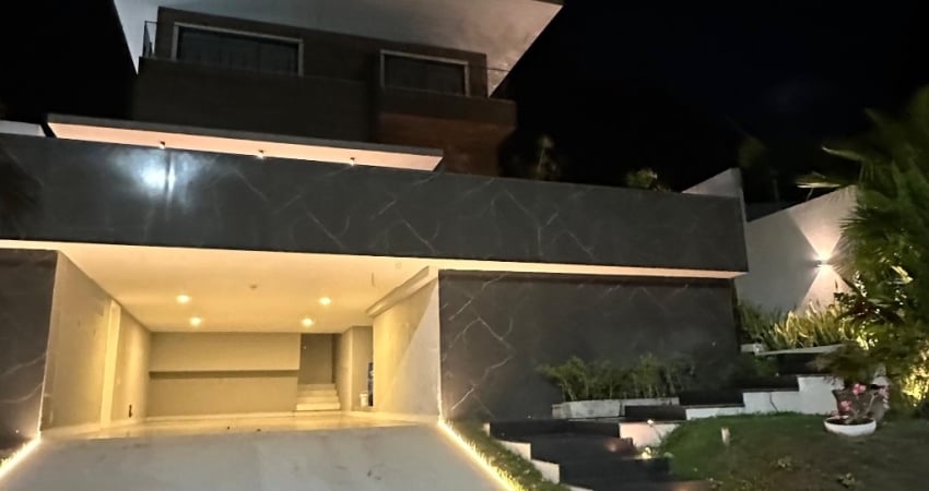 Casa dos sonhos em Alphaville 1 – Reformada e pronta para morar!