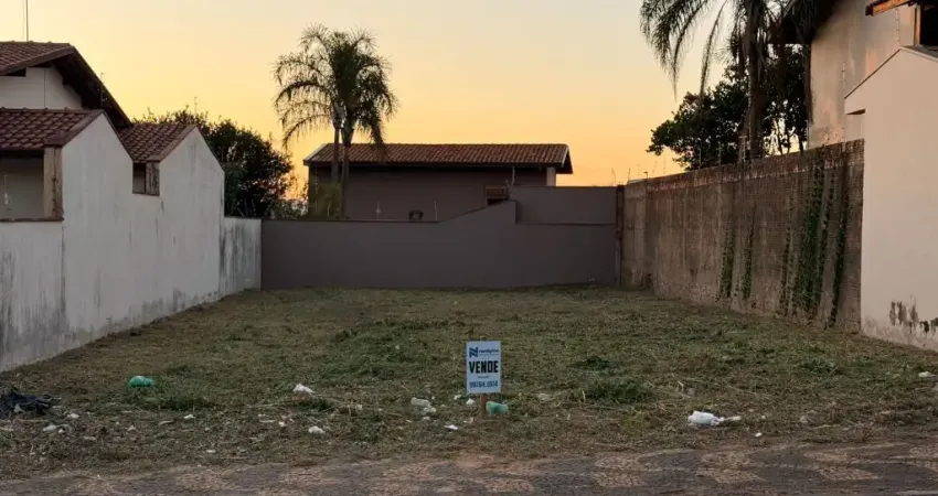 Terreno à venda na Avenida Doutor Maximiliano Baruto, Jardim Universitário, Araras