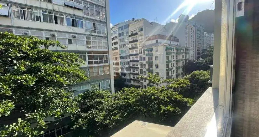 Apartamento à Venda Mobilíado Conjugado em Copacabana 33m² com 1 Suíte, Sala ampla próximo Praia do Leme e Estação do Metrô.