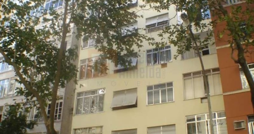 Apartamento à Venda em Copacabana de 33 m² com 1 Quarto 1 Banheiro Conjugado Amplo Próximo à Praia do Leme e Estação Metrô