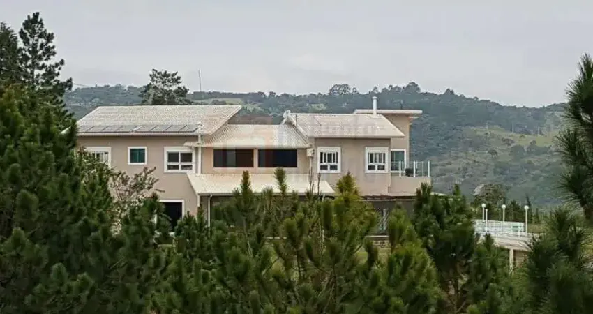 Magnífica Casa à Venda no Condomínio Quebec Ville São Roque SP de 650m² em Terreno de 2600m²  Com 3 Suítes Sendo 1 Master Com Closet Cozinha Planejada