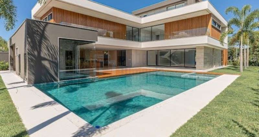 Pronta para Morar! Primeira Locação Magnífica Casa à Venda Condomínio Alphaville 1100m² Área Útil Terreno de 900m² 5 Suítes Piscina Sauna