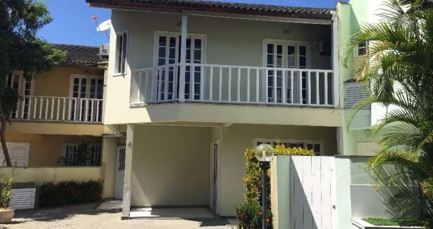 Casa à Venda no Recreio dos Bandeirantes com 205m² de Área Construída em Terreno 200m² de 3 Quartos sendo 2 Suítes Piscina 4 Vagas Garagem
