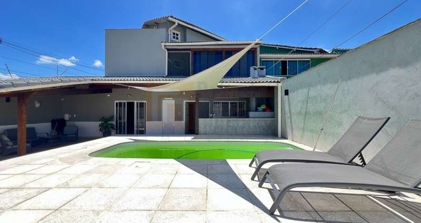 Locação ou Venda Recreio dos Bandeirantes com 345m²  em Terreno 305m²  3 Salas Estar Jantar e TV 4 Suítes Varanda Gourmet Piscina 4 Vagas de Garagem