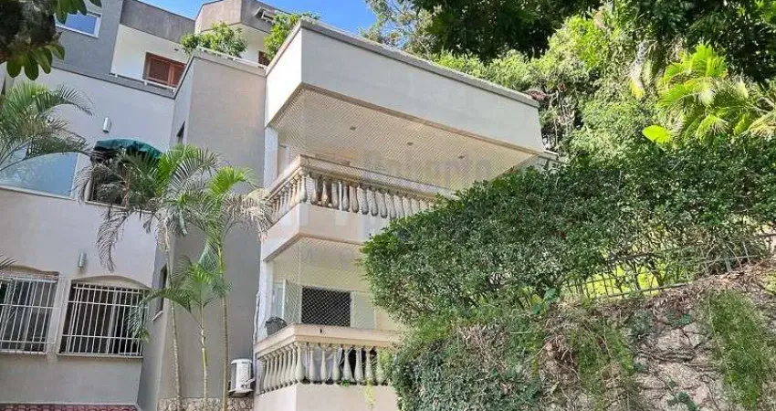 Excelente cobertura duplex à Venda na Lagoa Rodrigo de Freitas de 203m²  5 Quartos Sendo 1 Suíte Sala Ampla 2 ambientes Varanda 2 Vagas de Garagem