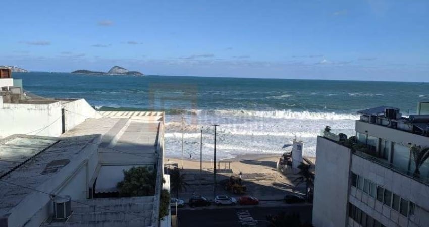 Cobertura Duplex à Venda no Leblon Posto 11 Vista Lateral Mar de 250m² 5 Quartos sendo 3 Suítes Ampla Sala com Varanda 3 Vagas de Garagem