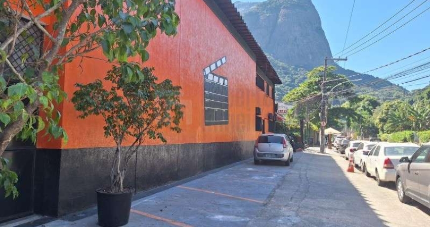 Prédio Comercial para Venda ou Locação na Barra da Tijuca com 1640m² de área Construída em Terreno de 640m² Com 3 Pavimentos Estruturado para Estúdio