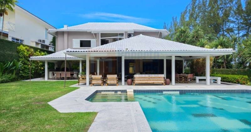 Mansão Atemporal no Condomínio Malibu Barra da Tijuca Venda 832m² com 4 Suítes Salão Mobiliada Varanda Goumert Piscina Academia Adega Climatizada