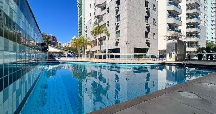 Apartamento à Venda ou Locação Residencial Vitória Barra da Tijuca de 100m² com 3 Quartos Sendo 1 Suíte com Closet Sala Ampla Varanda 2 Vagas Garagem