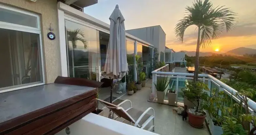 Linda cobertura duplex à venda no barra village lakes recreio dos bandeirantes toda reformada de 147m² com 3 quartos sendo 2 suítes varanda 2 vagas